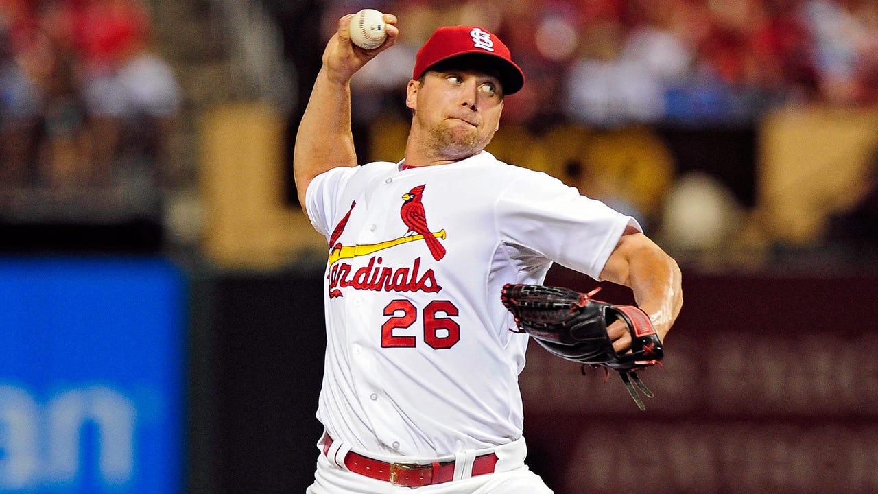 Rosenthal takes loss, Red Sox edge Cardinals 2-1